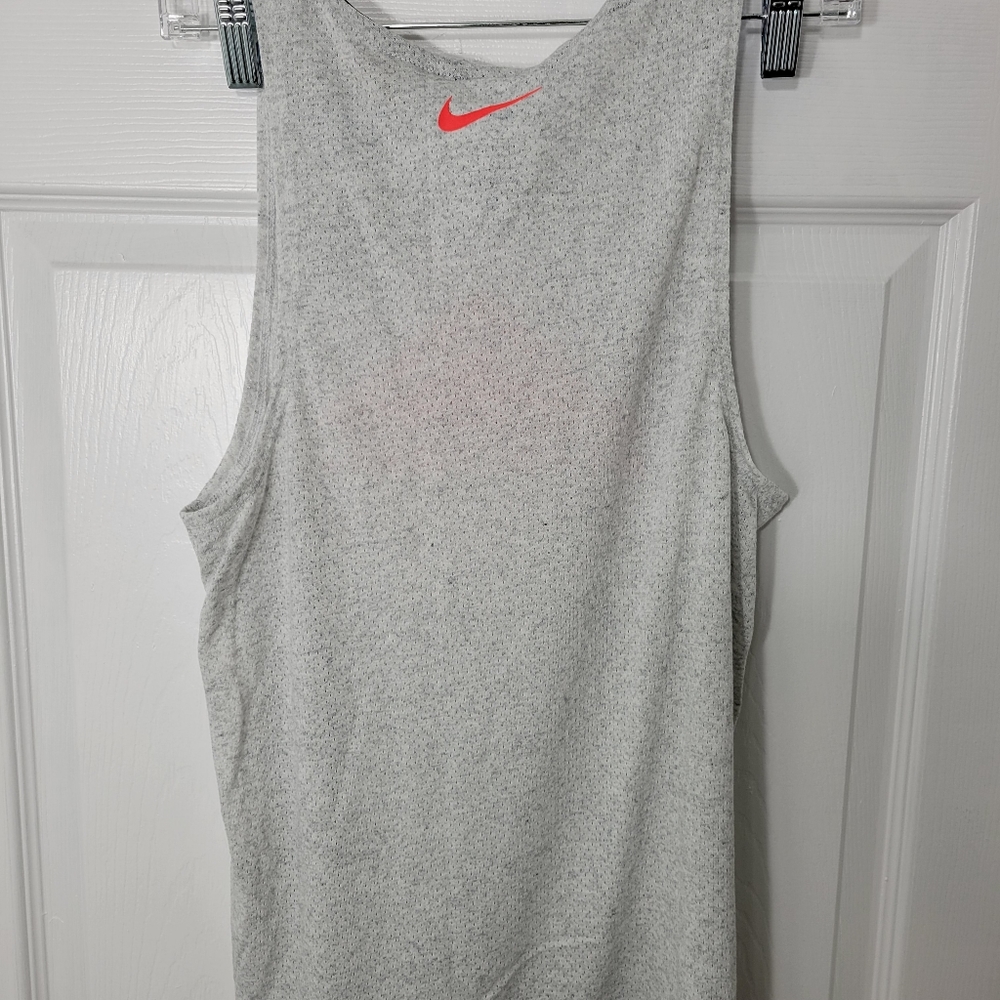 Womens Size M Nike Trail Dri Fit Running Tank Top DM7571-080 Gray Infrared - Picture 8 of 12